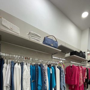 Allestimento negozio - realizzazioni Rescaff