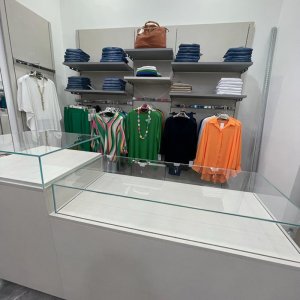 Arredo negozio - realizzazioni Rescaff